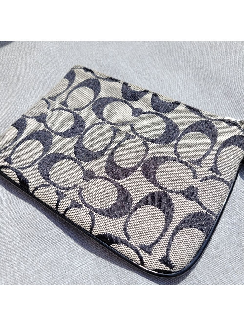 Coach Vintage wristlet, Signature C Design In Black And Grey - Picture 6 of 8